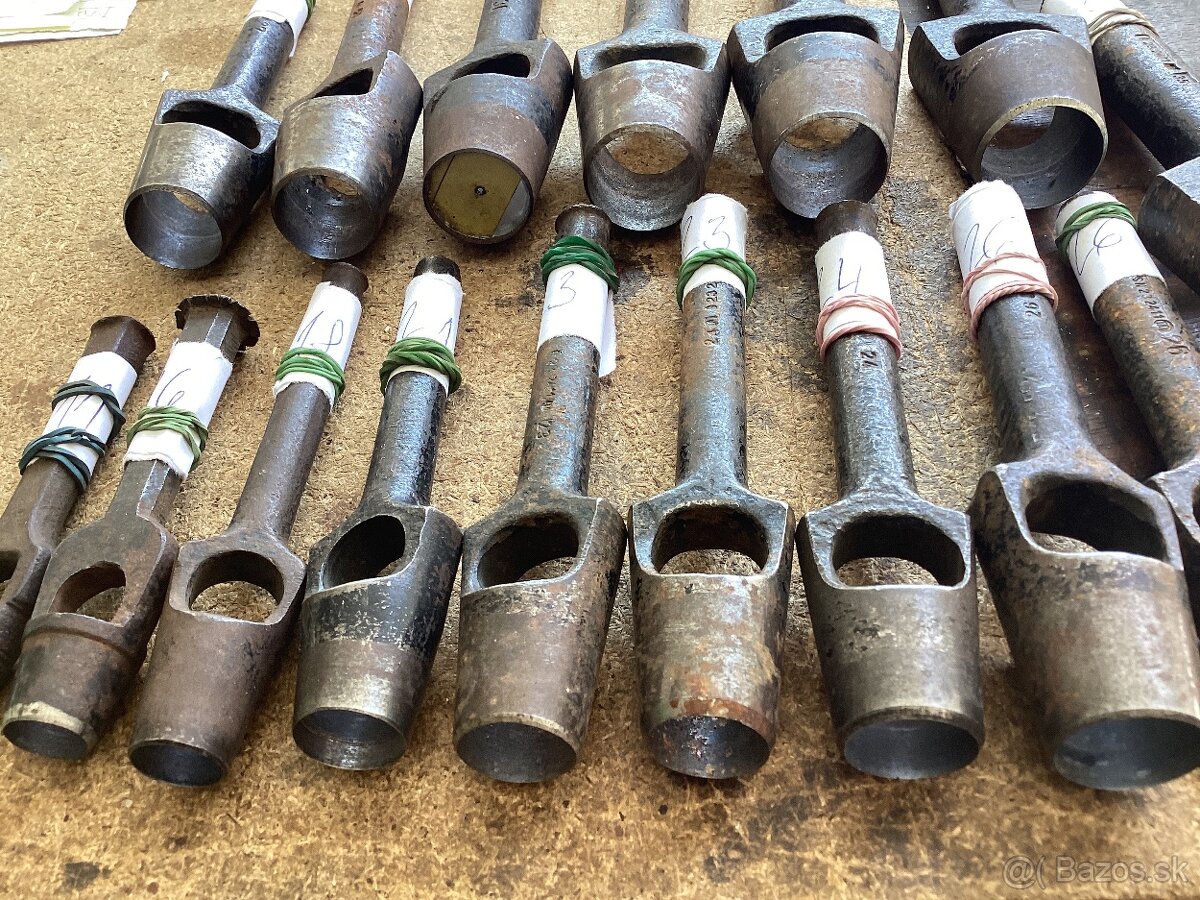 Vysekavace-umel hmota ,koza .. - 5