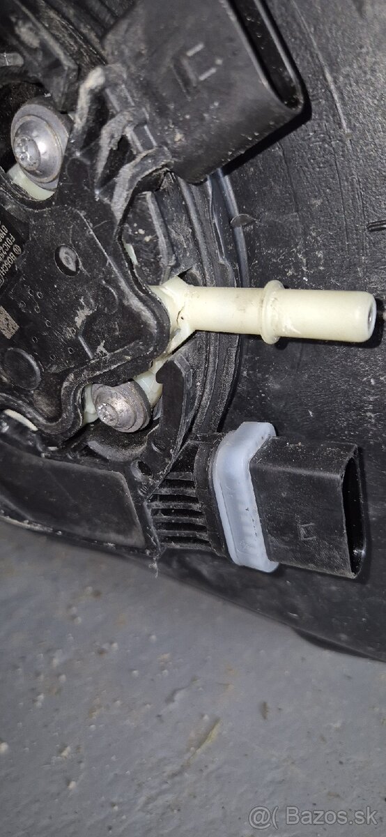 NÁDRŽ ADBLUE ŠKODA SUPERB 3 - 5