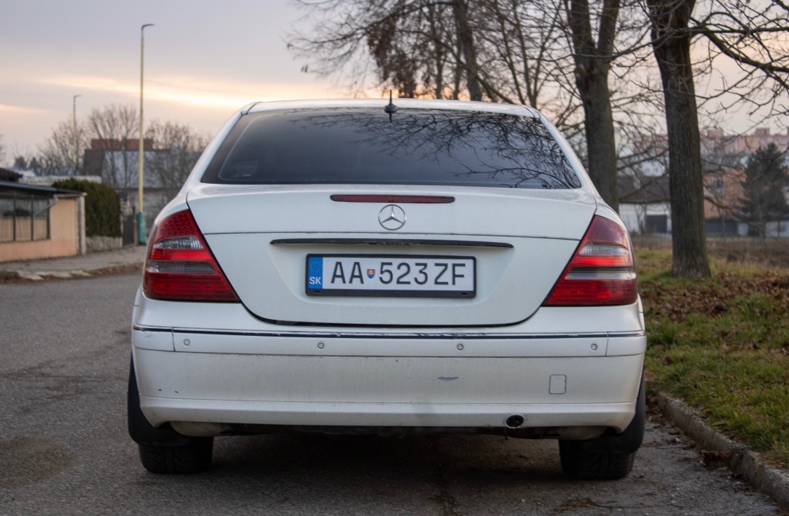 Mercedes-Benz E 320 Benzín 4x4 - 5