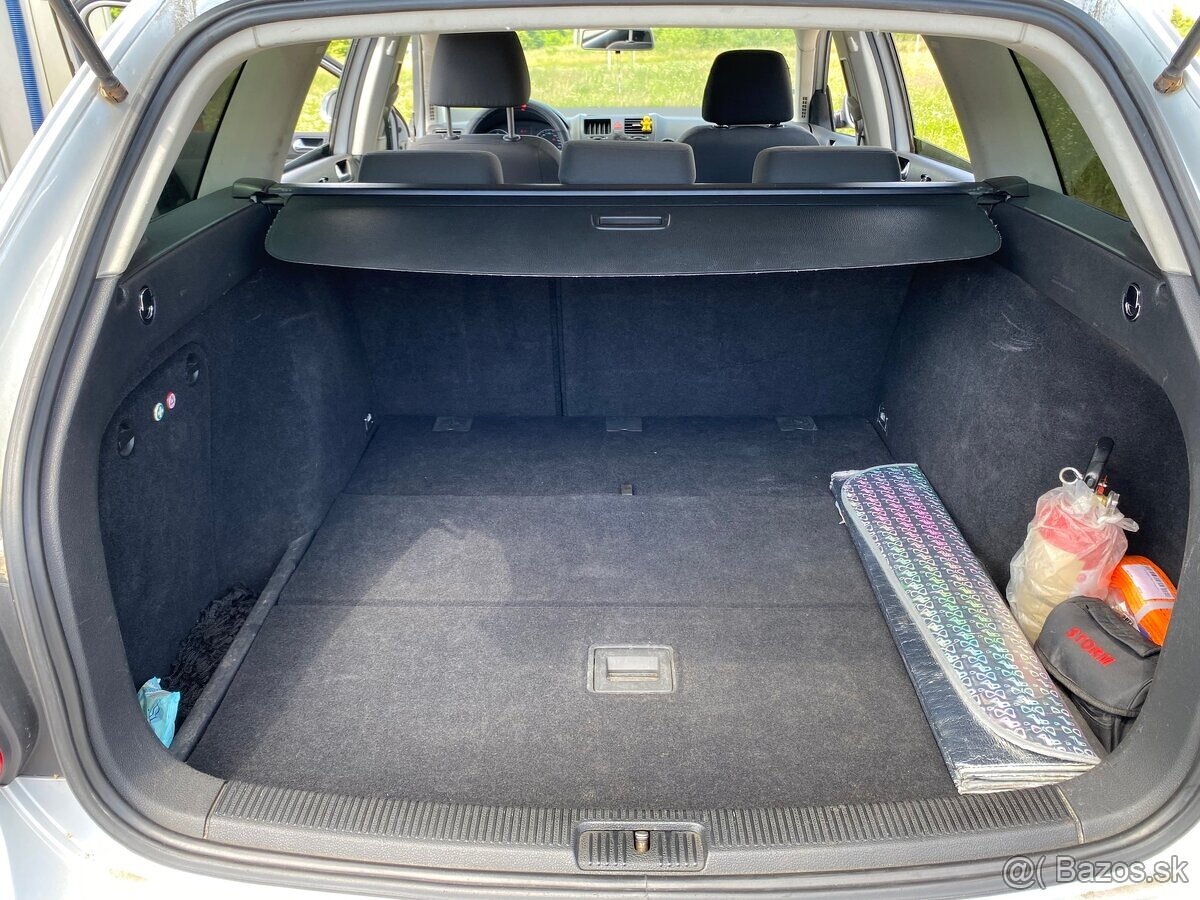 Predám Wolkswagen Golf 5 TDI Comfortline - 5