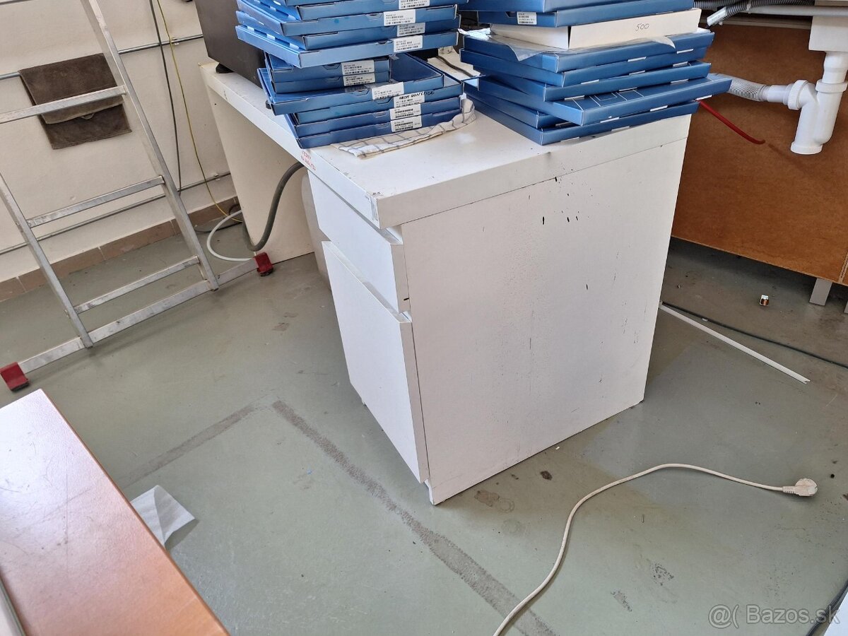 Stol biely dreveny so suflikmi - 5