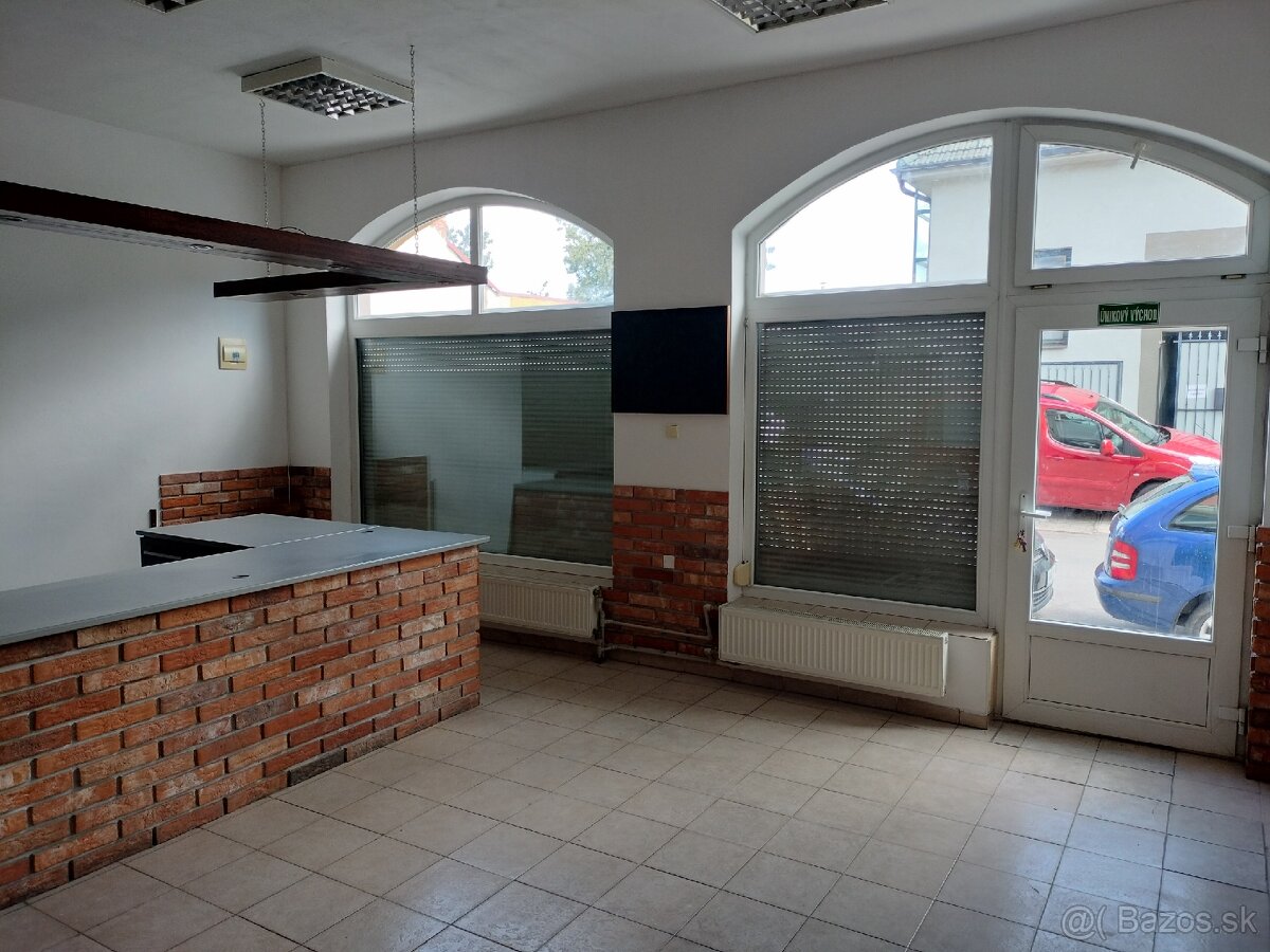 Na prenájom Obchodný priestor v Holíči. - 5