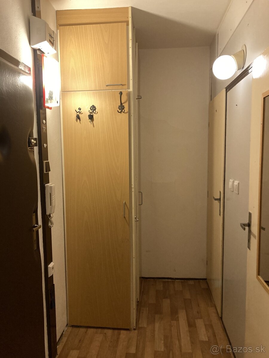 Predám 1- izbový družstevný byt, sídlisko Ťahanovce - 5