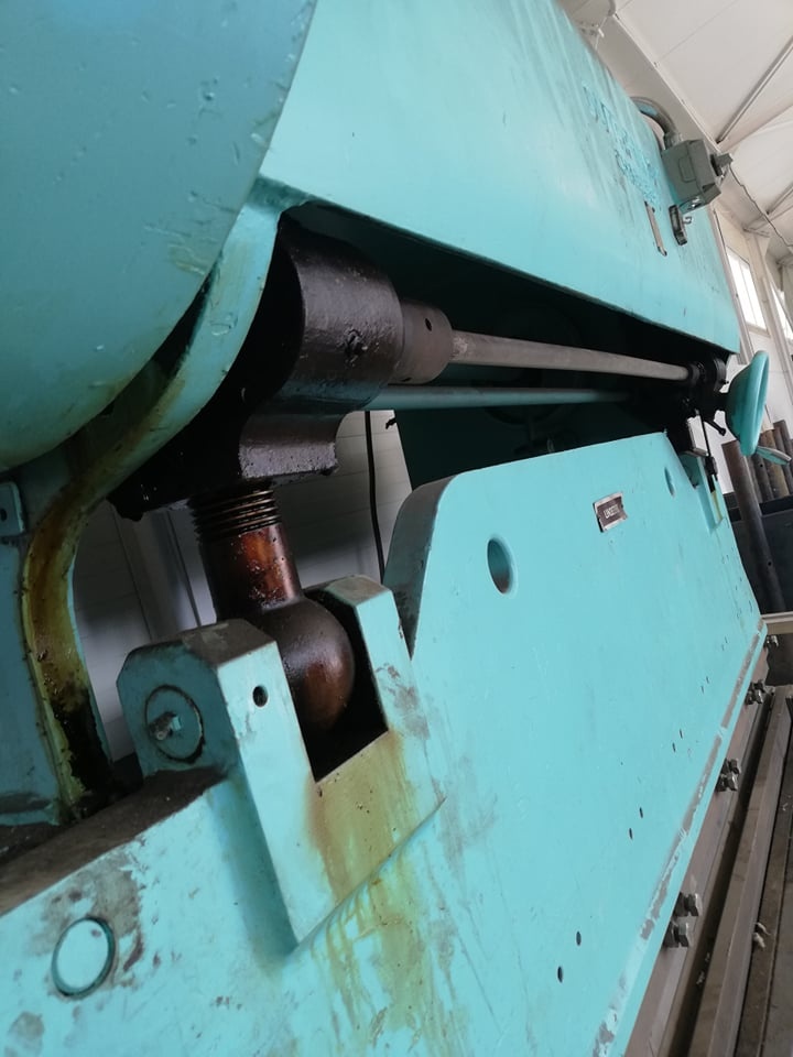 Ohraňovací lis - 5