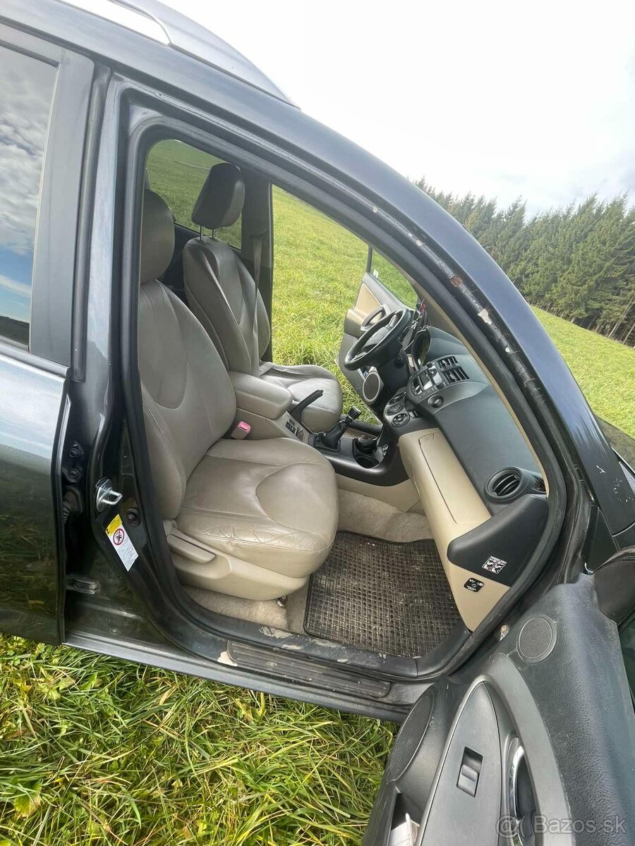 Toyota RAV4 - 5