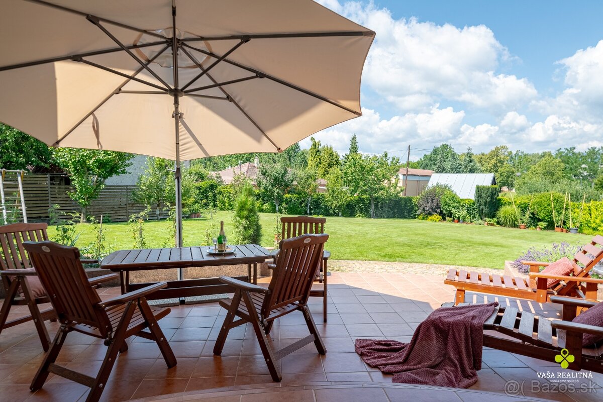 Úchvatná rodinná vila s vnútorným bazénom - 5