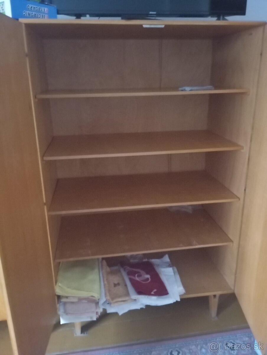 Skriňa, posteľ, sekretár - 5