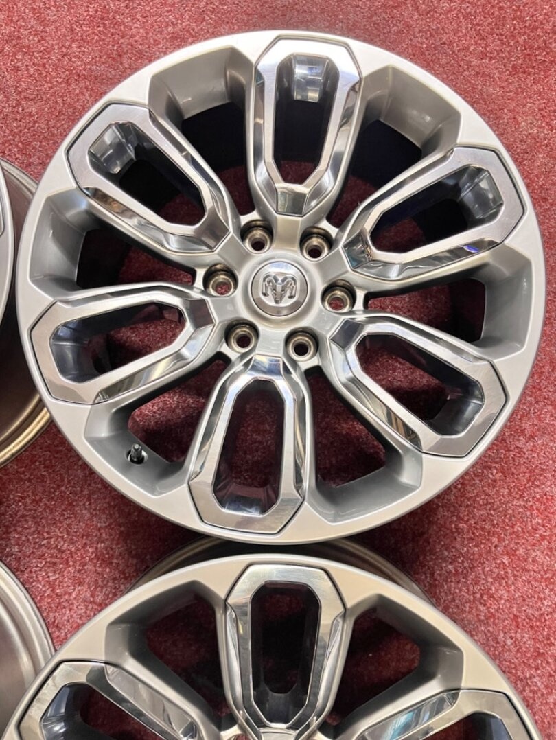 6x139.7 R20 Originál Dodge RAM 5.Generace - TOP STAV - 5