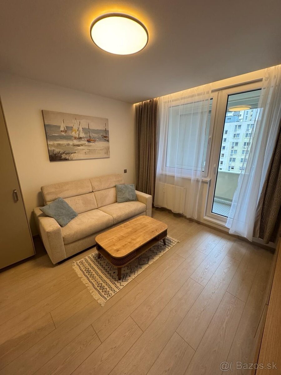 Štýlová garsónka s veľkou loggiou – Nivy - 5