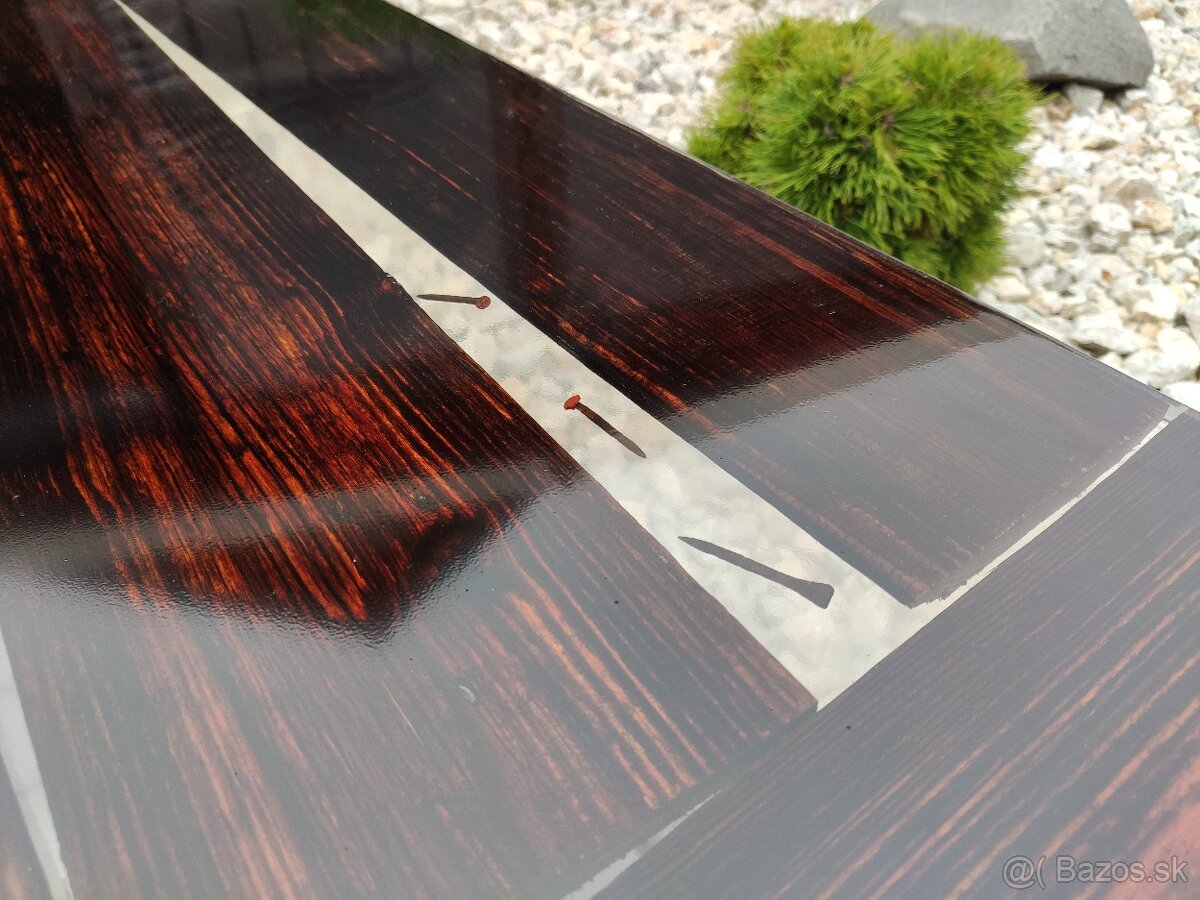 Epoxidový konferenčný stôl so štipkou histórie - 5