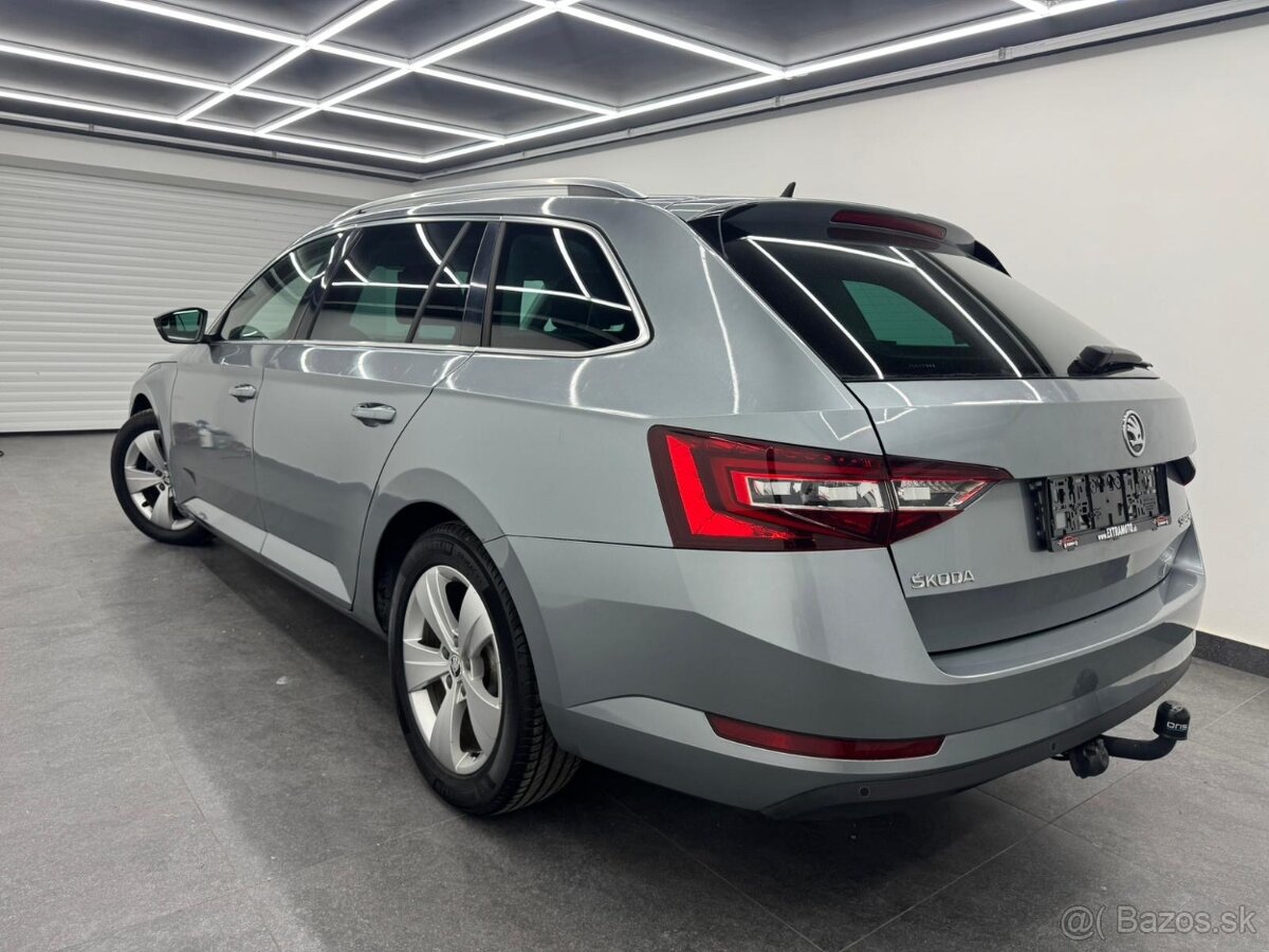 Superb Combi 2,0 TDI Style 110kW Ťazné Top stav - 5