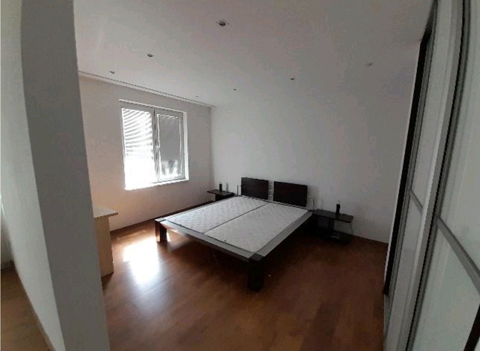 3,5 izbovy byt s 2 loggiami v centre, MOZNA DOHODA - 5