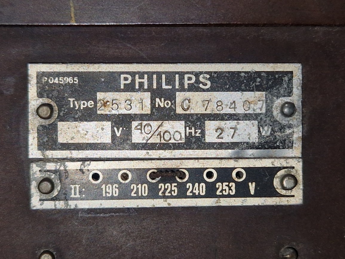 Predám bakelitový kryt na rádio Philips - 5