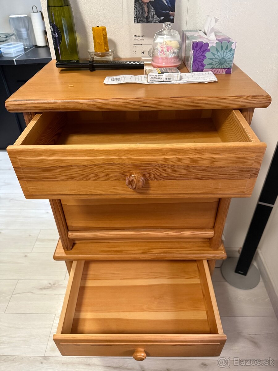 Drevené nočné stolíky - 5