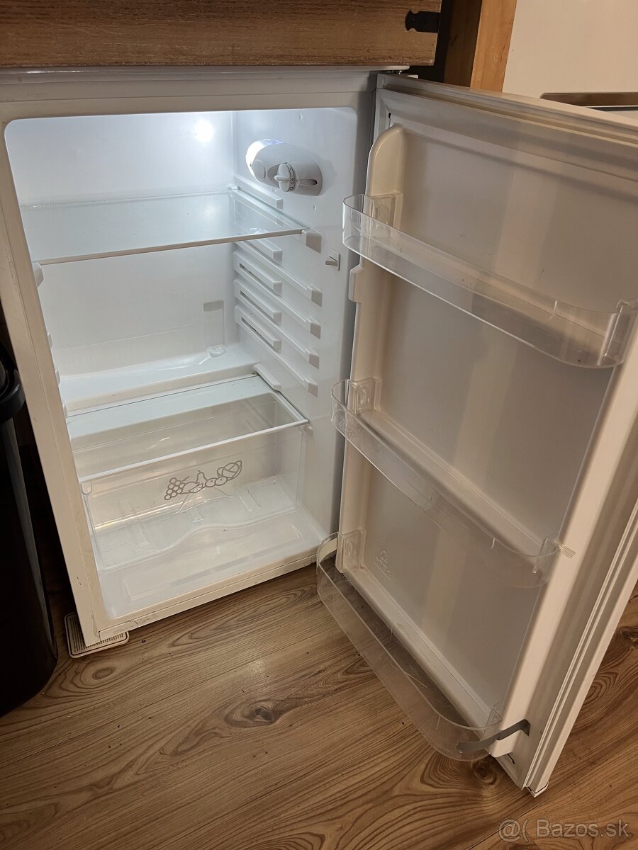 Chladnička, mraznička, chladiaca vitrína, projekčné plátno, - 5