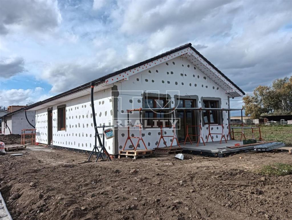 Na predaj NOVOSTAVBA v obci Malé
Ripňany - 419m2 - 5