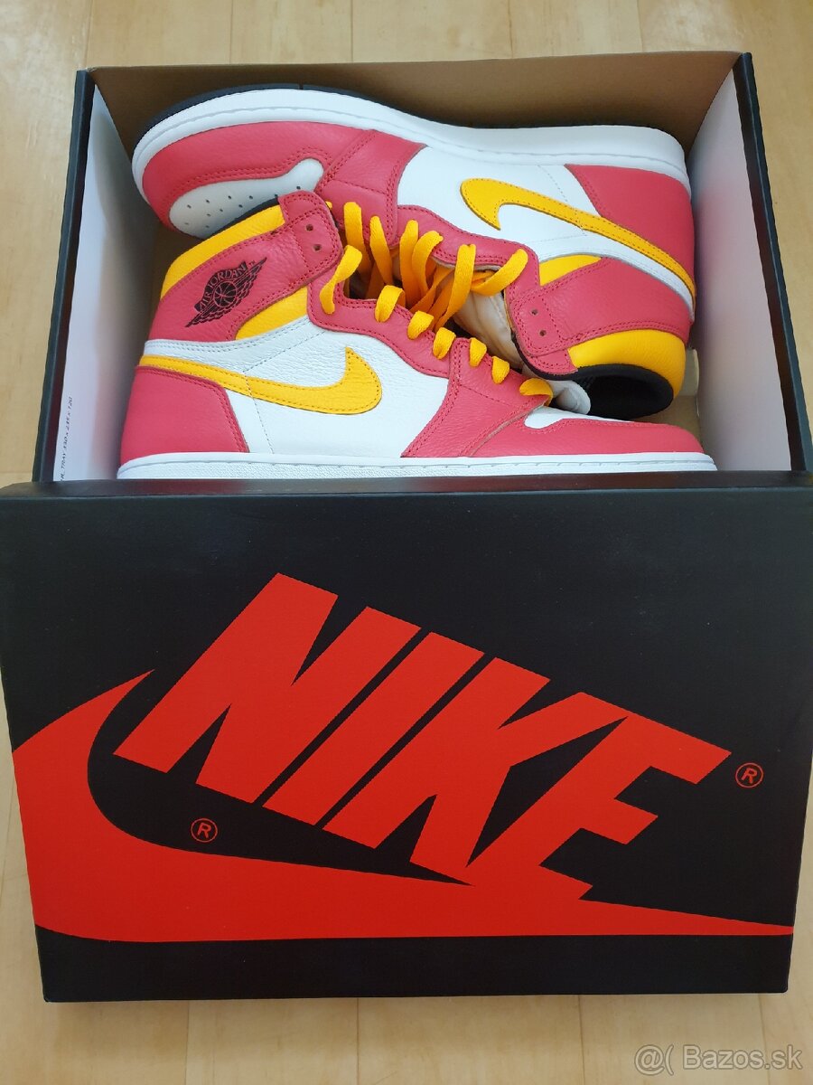 Nike Air Jordan 1 Retro High OG Light Fusion Red
- 5