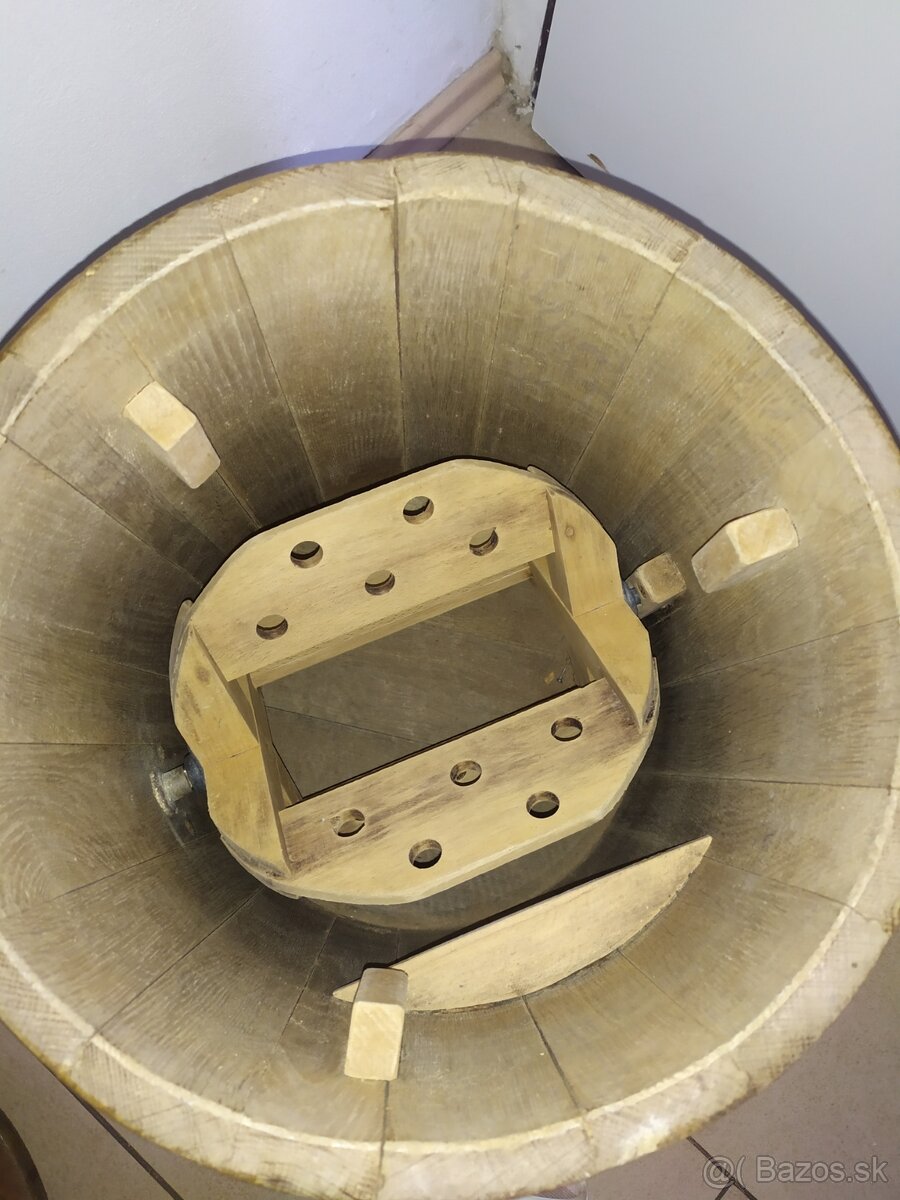 Stará drevená máselnica - 5