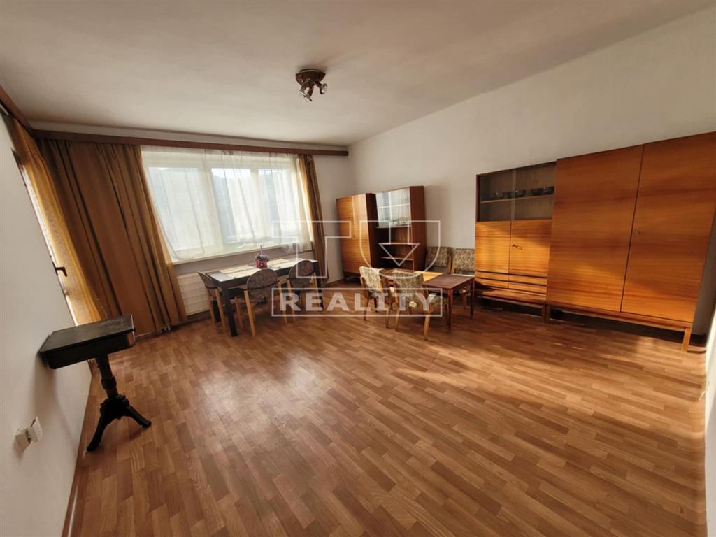 NA PREDAJ 3-IZBOVÝ DOM POD LESOM, 730m2, HRACHOVIŠTE - 5