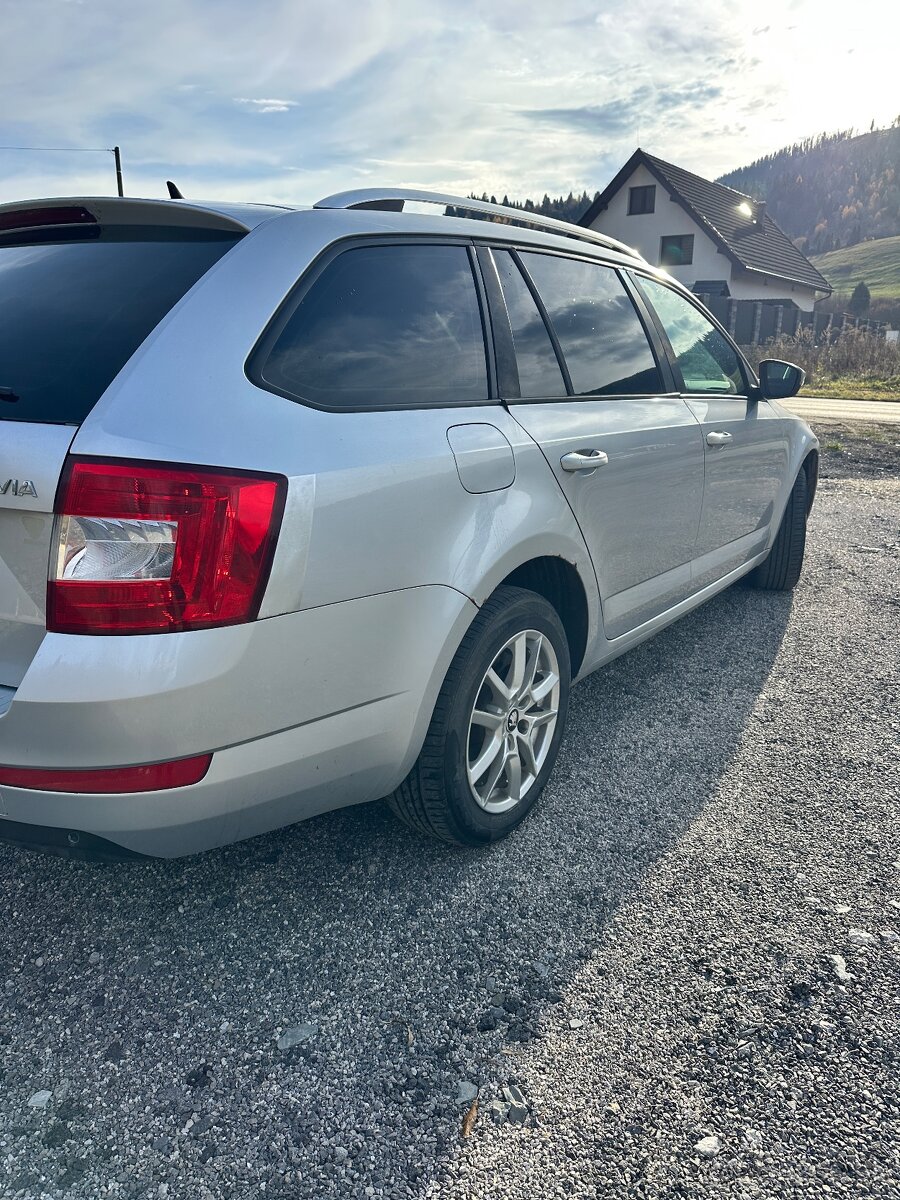 Škoda Octavia Combi 1.6 TDI 77 kW – Bi-Xenóny, Panoráma - 5