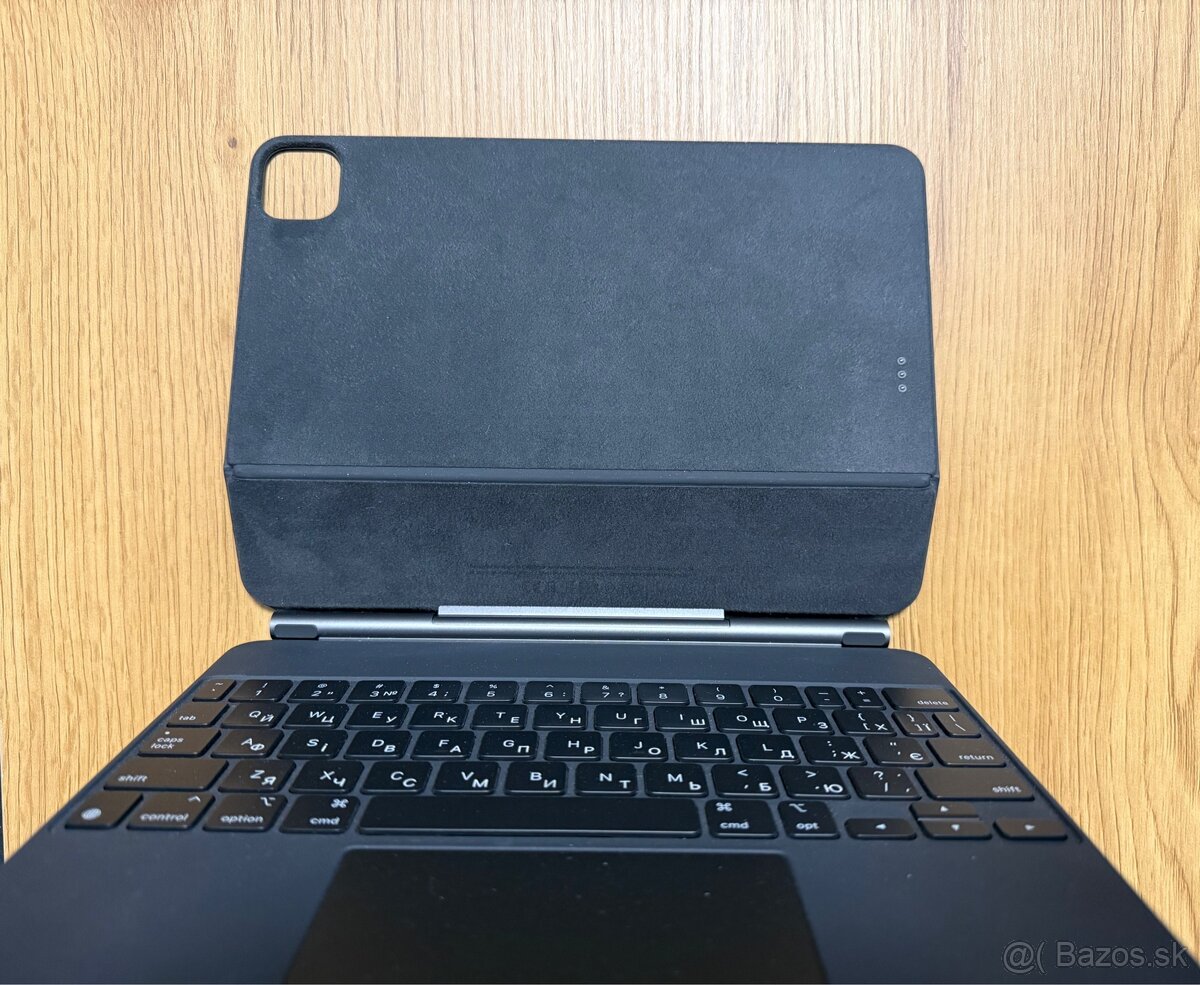 iPad Air M1 (64gb) with Apple keyboard and Stylus - 5