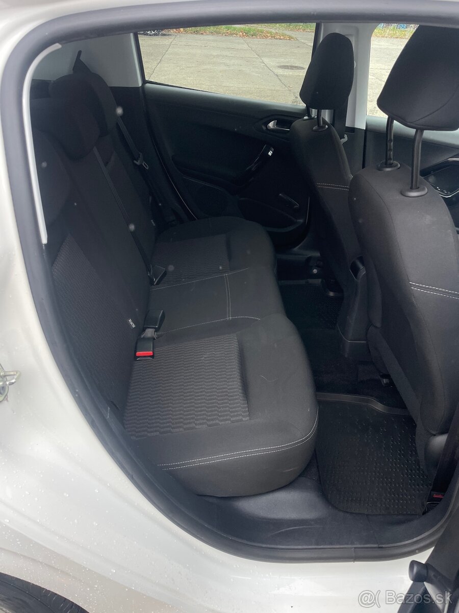 Peugeot 208 1.2 VTi - 5