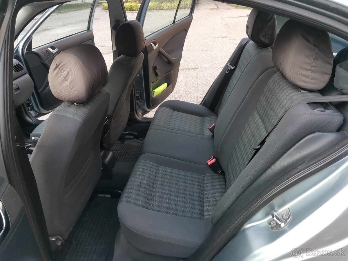 Škoda Octavia U1 1.6 75 kW - 5