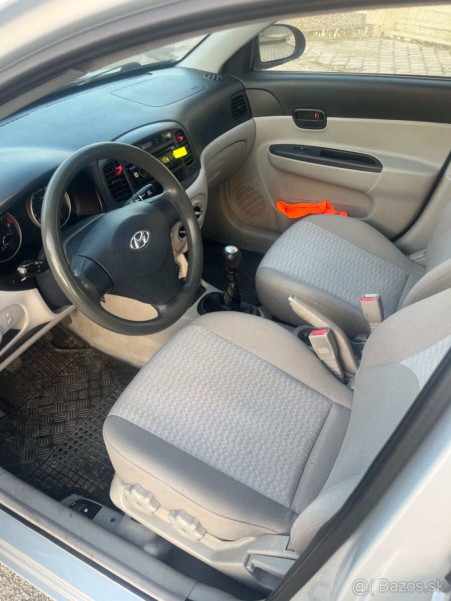 Hyundai Accent - 5