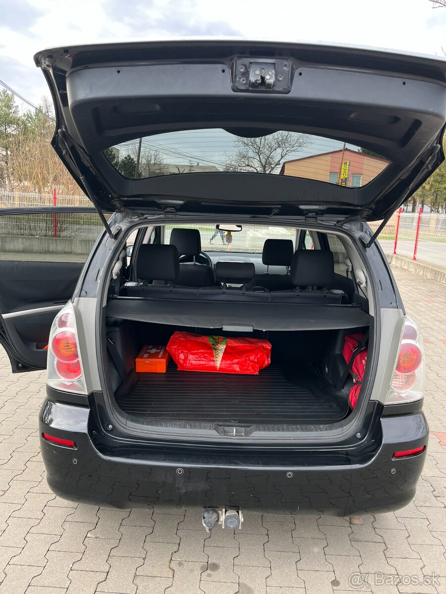 Predám Toyota Corolla verso - 5