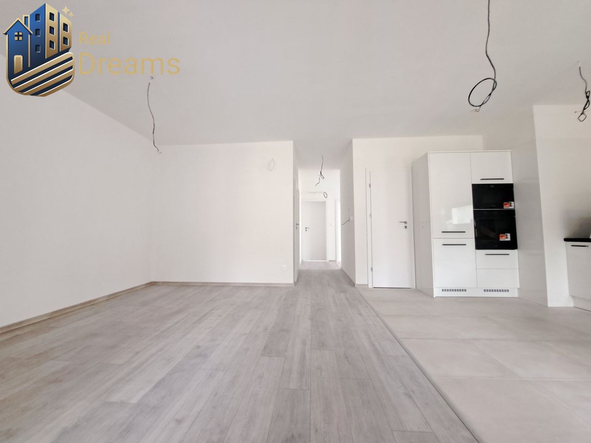 Priestranné novostavby 4-izbových rodinných domov v meste Ša - 5