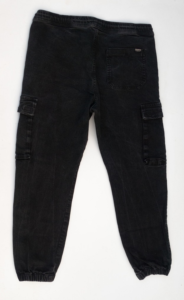Čierne cargo nohavice Cropp č.34 - 5