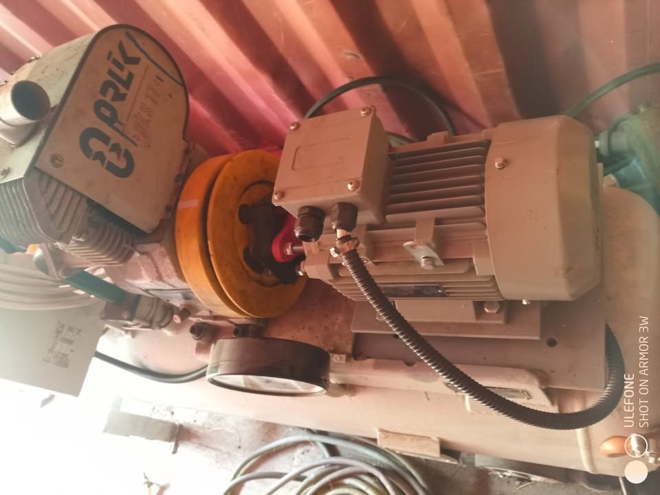 Vzduchový kompresor " Orlík " v dobrom stave. - 5