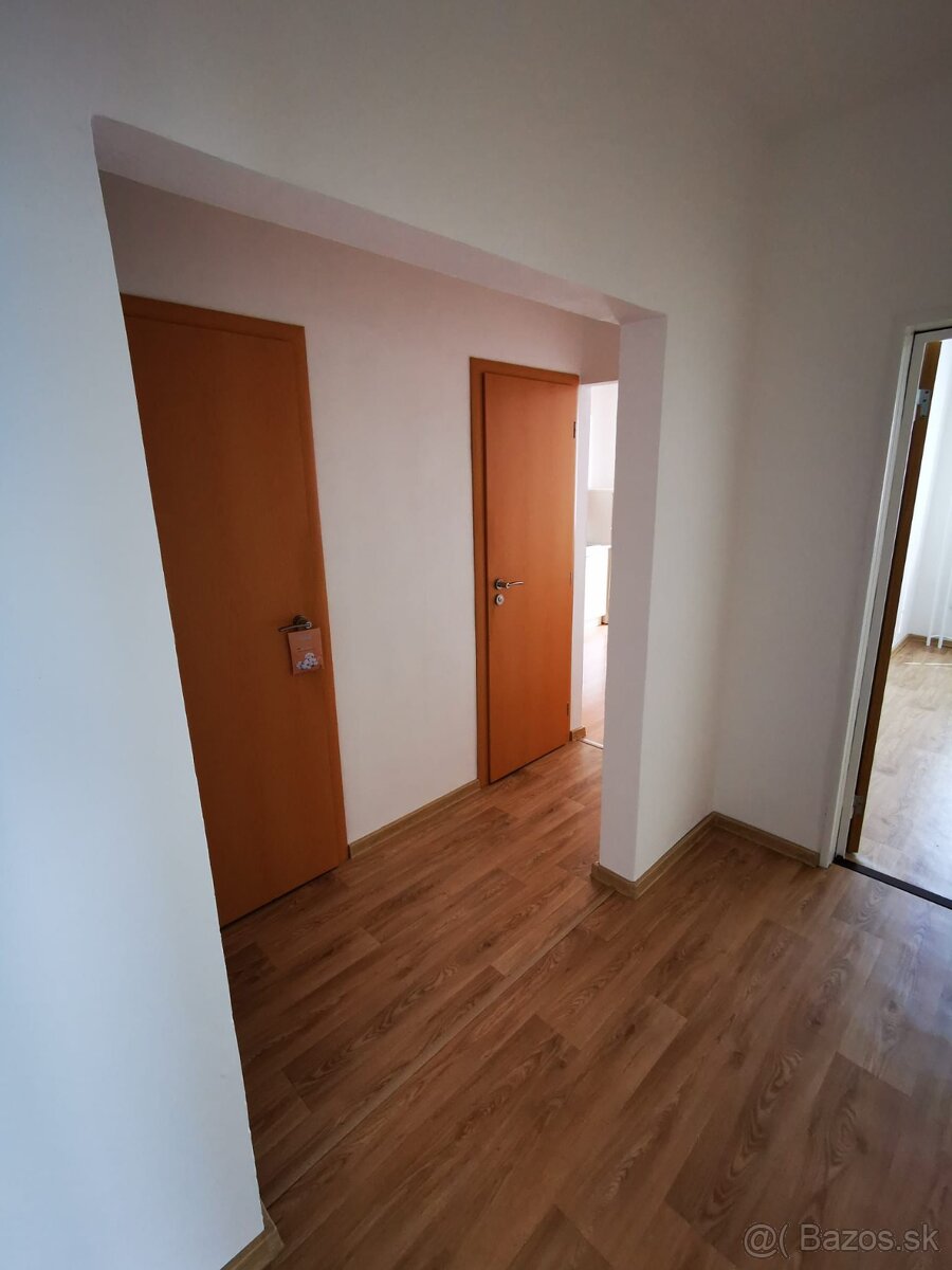 Prenájom - 3 Izbového bytu s balkónom a špajzou 68m2 - 5