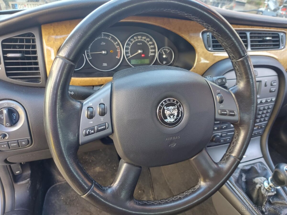 Jaguar X-type 2,5i 143,5kw kód : XB - 5