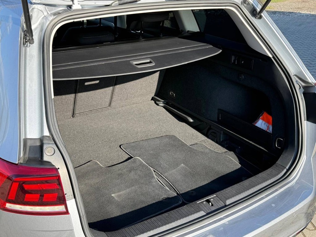 Volkswagen Passat Variant 2.0 TDI Elegance DSG - 5