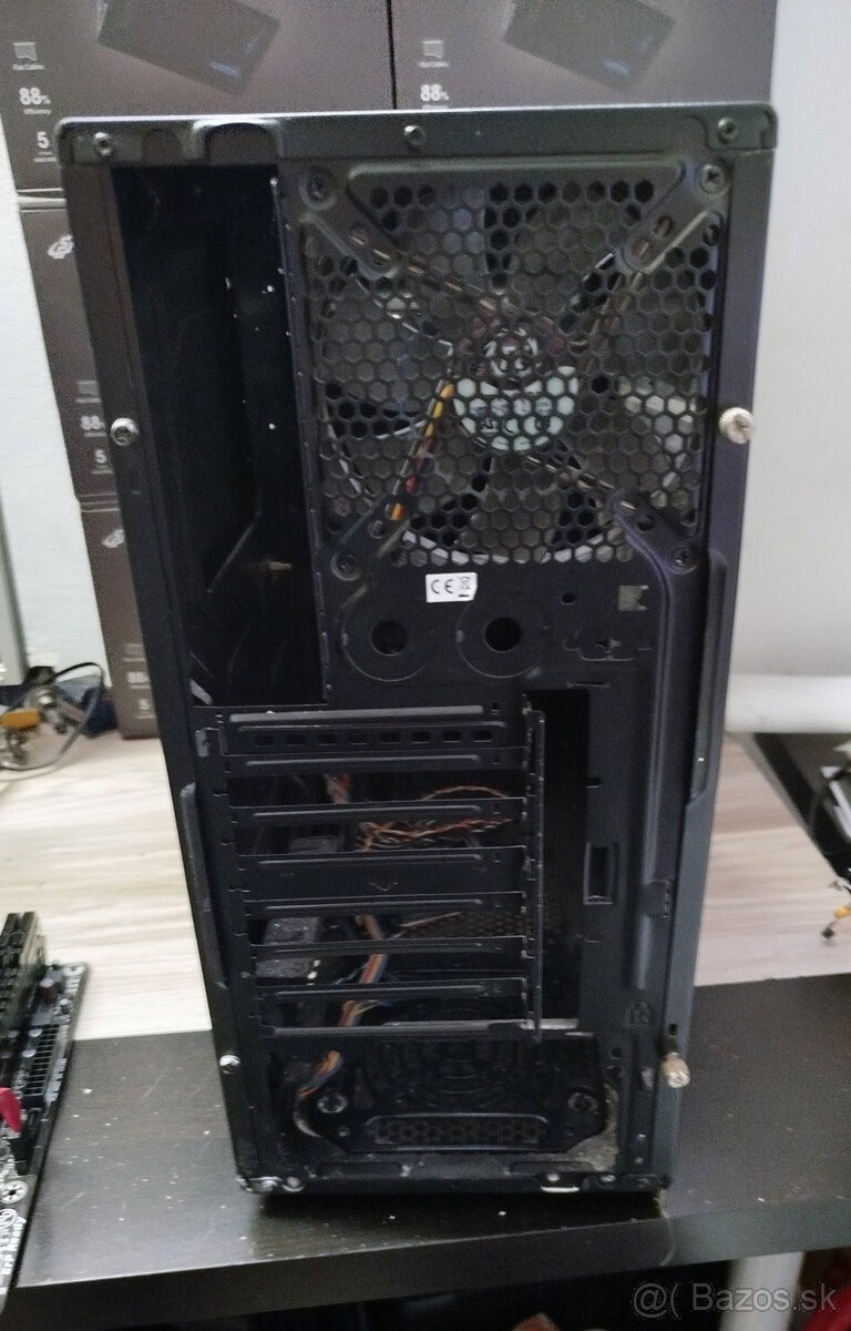 skrinka Thermaltake - 5