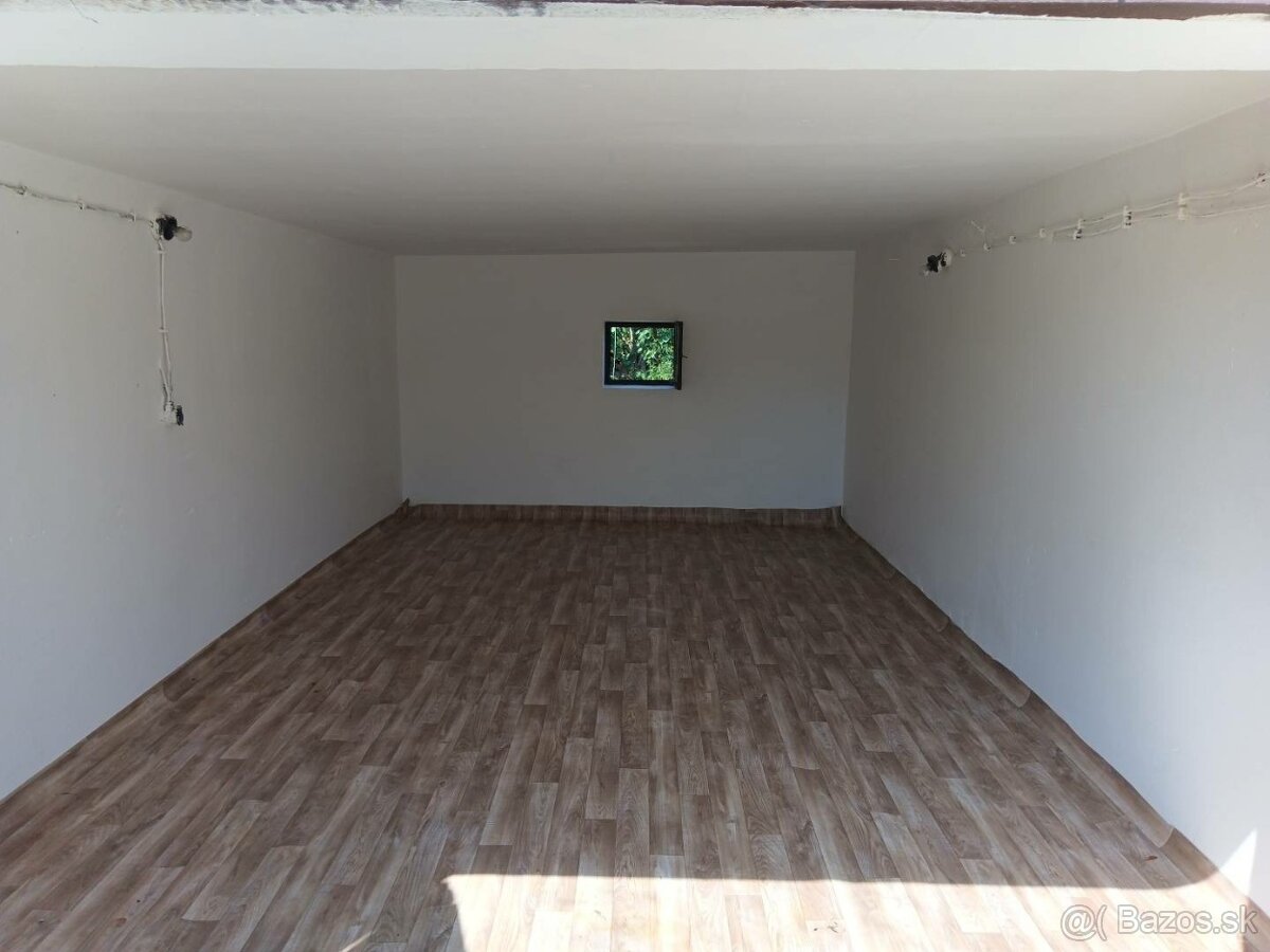 Pozemok 924m2+ garaž 59m2 Medveďov len 60 km od centra BA - 5