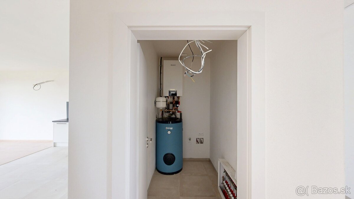 PINK Reality POSLEDNÝ VOĽNÝ DOM NA PREDAJ Moderné a pokojné - 5