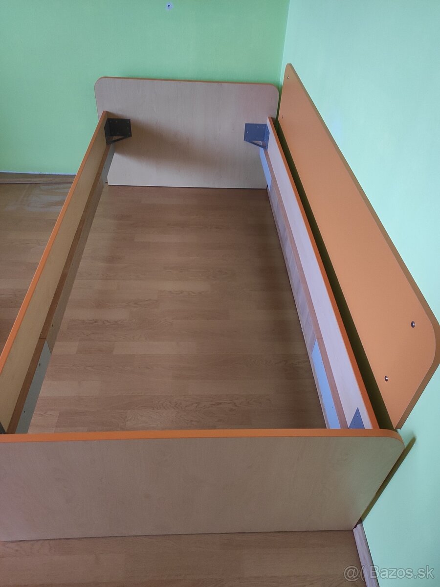 Posteľ 200 x 90 cm so zástenou - 5