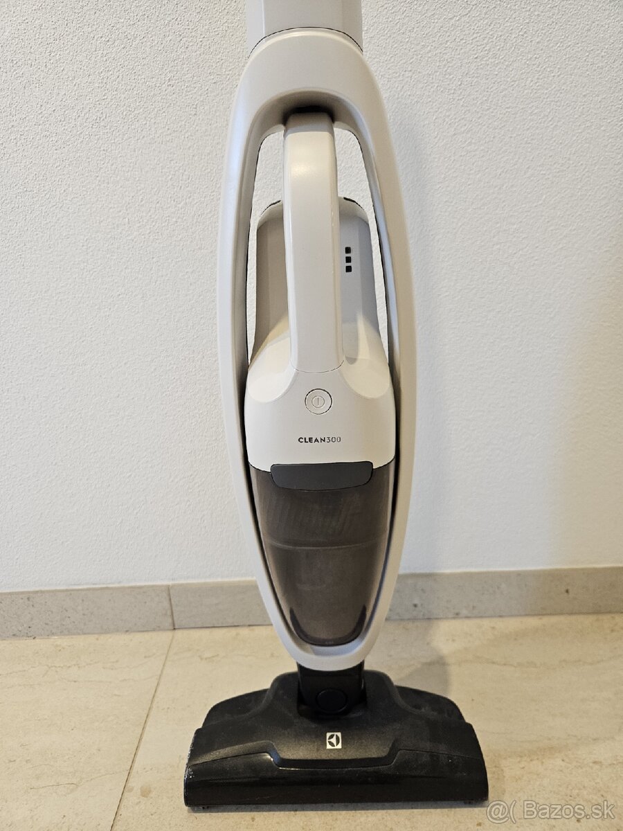 Tyčový vysávač Electrolux ES31CB18SH - 5