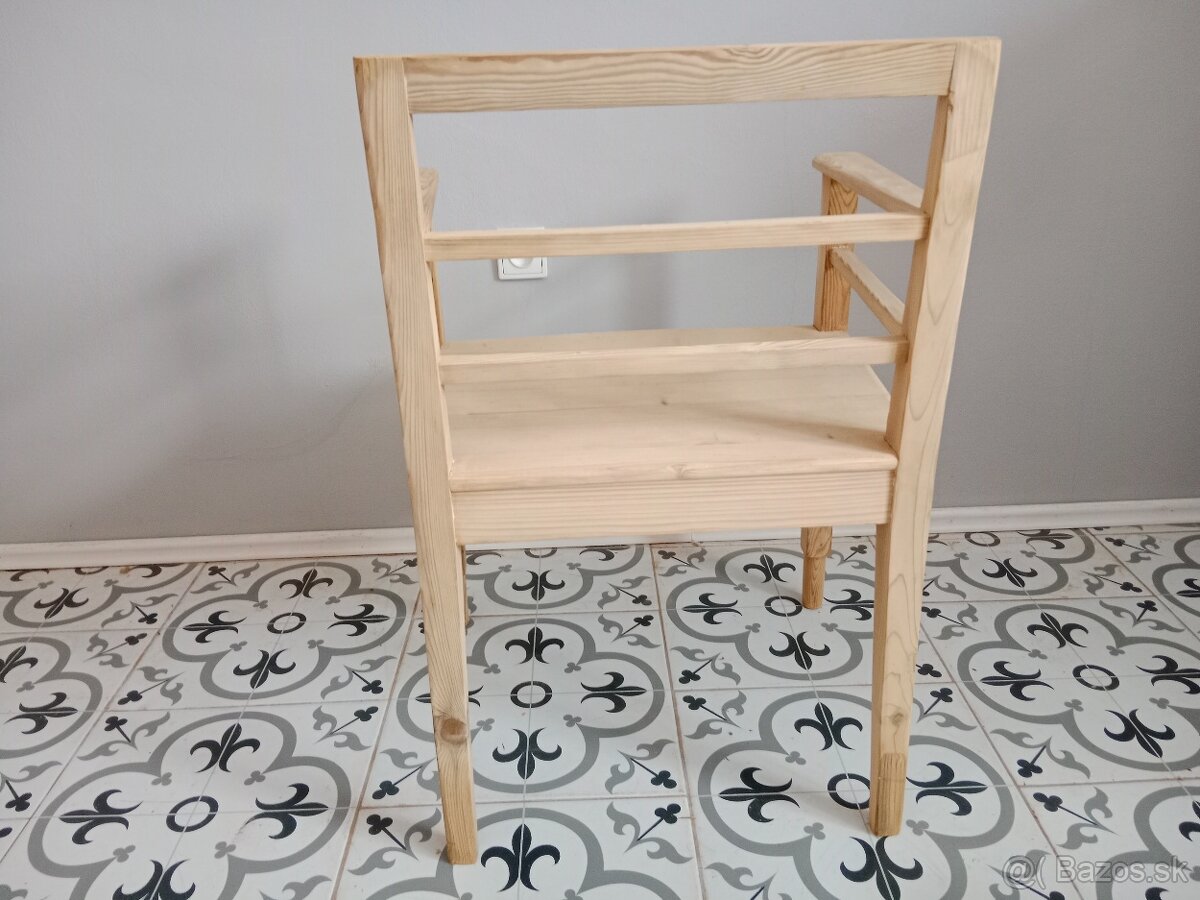 Staré křeslo, židle po renovaci - 5