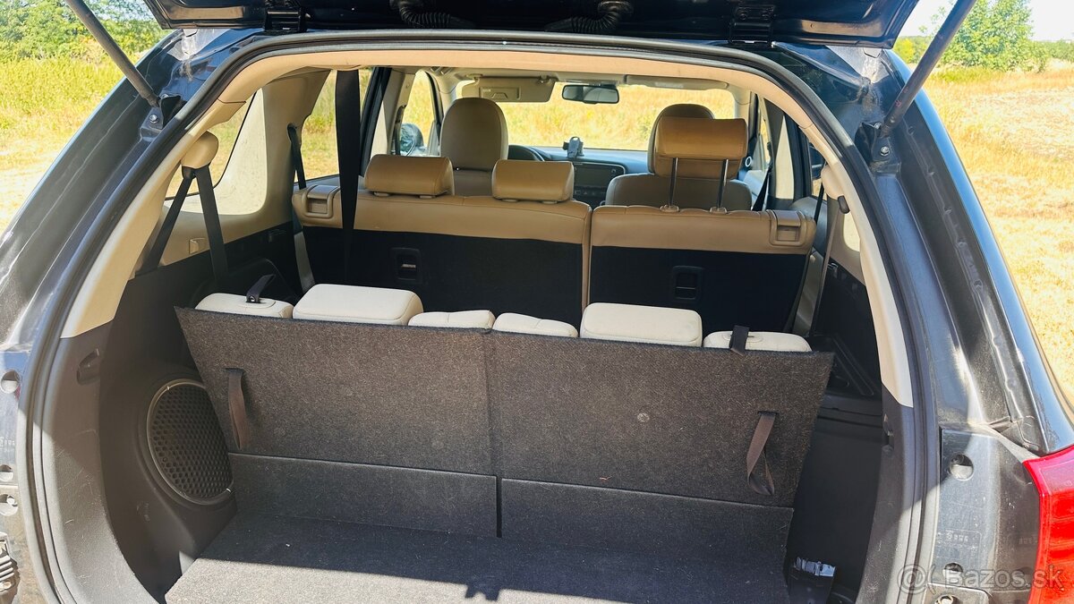 Mitsubishi Outlander 2.2D 7miest automat 4x4 - 5