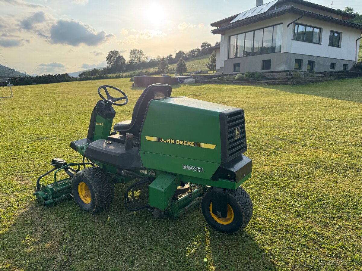 Kosačka John Deere 2243 - 5