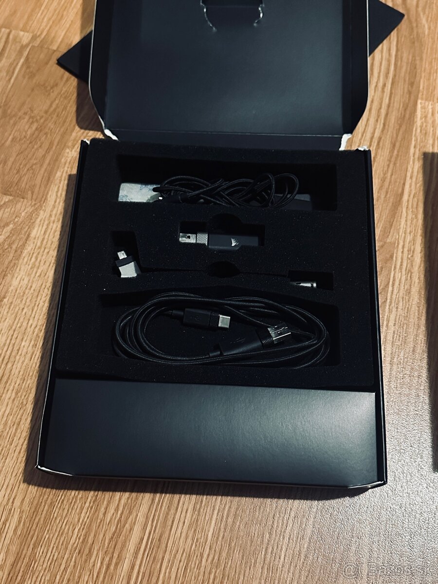 Corsair Virtuoso RGB Wireless - 5