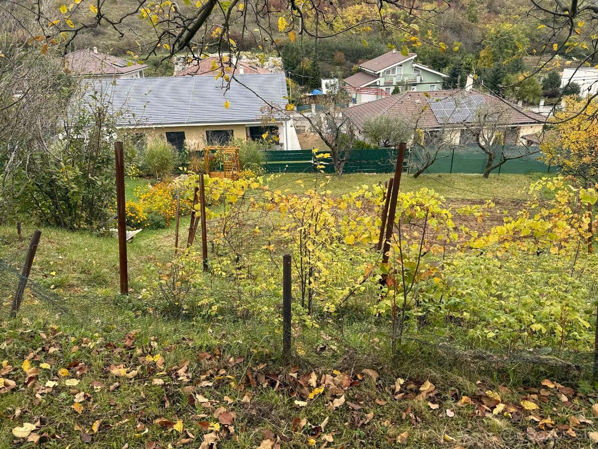 Stavebný pozemok nad Dubčekovou ulicou - 5