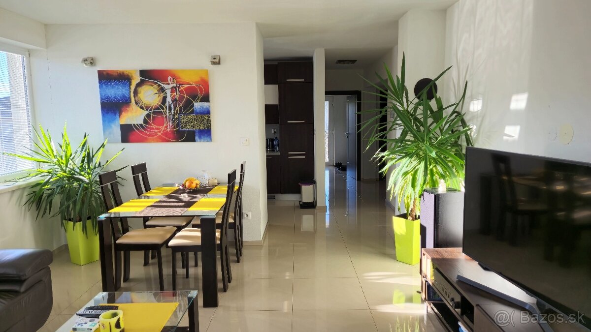 NADŠTANDARDNÝ RODINNÝ DOM LEVICE - 5