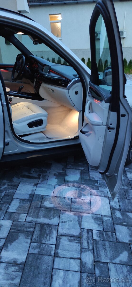 BMW X5 5.0i f15 - 5