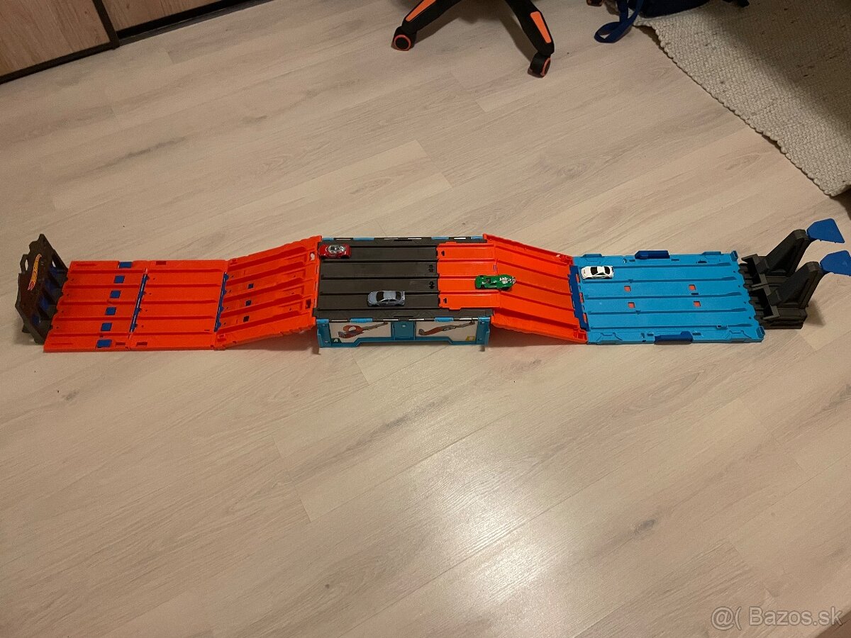 HOT WHEELS – Kompletný skladací set + autíčka - 5