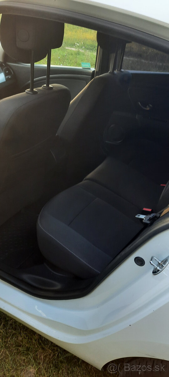 Predám Renault Fluence 1,6 benzín, ročník 2011 - 5