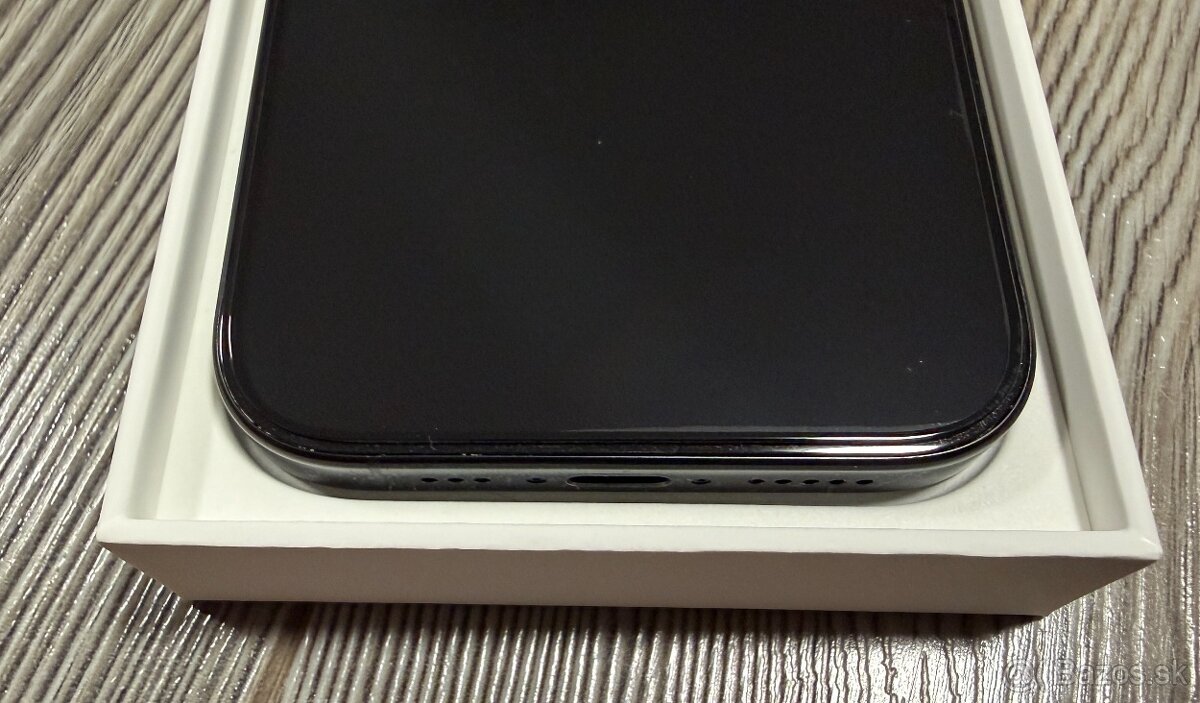 iPhone 16 Pro 128 GB čierny titán - 5